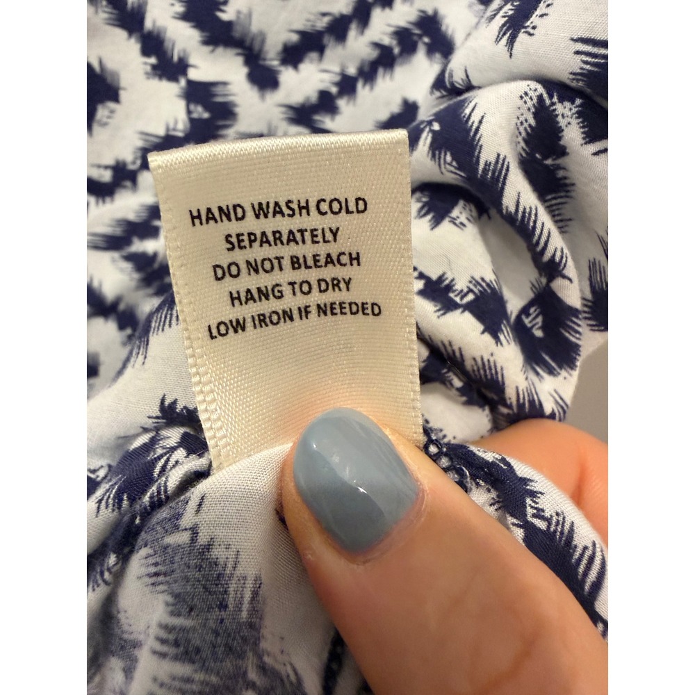 Skies Are Blue 3X Sleeveless Top White Blue Geometric Print V Neck Blouse - Picture 4 of 7